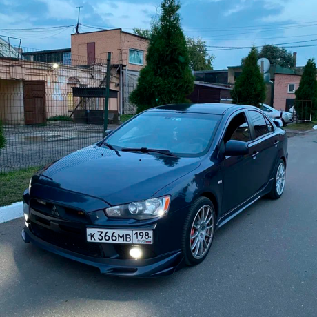 Подиум номера "EVO" №1 (прямой, шагрень, дорестайлинг) для Mitsubishi Lancer 10 (2007-2010) купить недорого с доставкой в Кириши